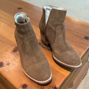 Caterpillar, Inc. brown suede booties women’s 7W